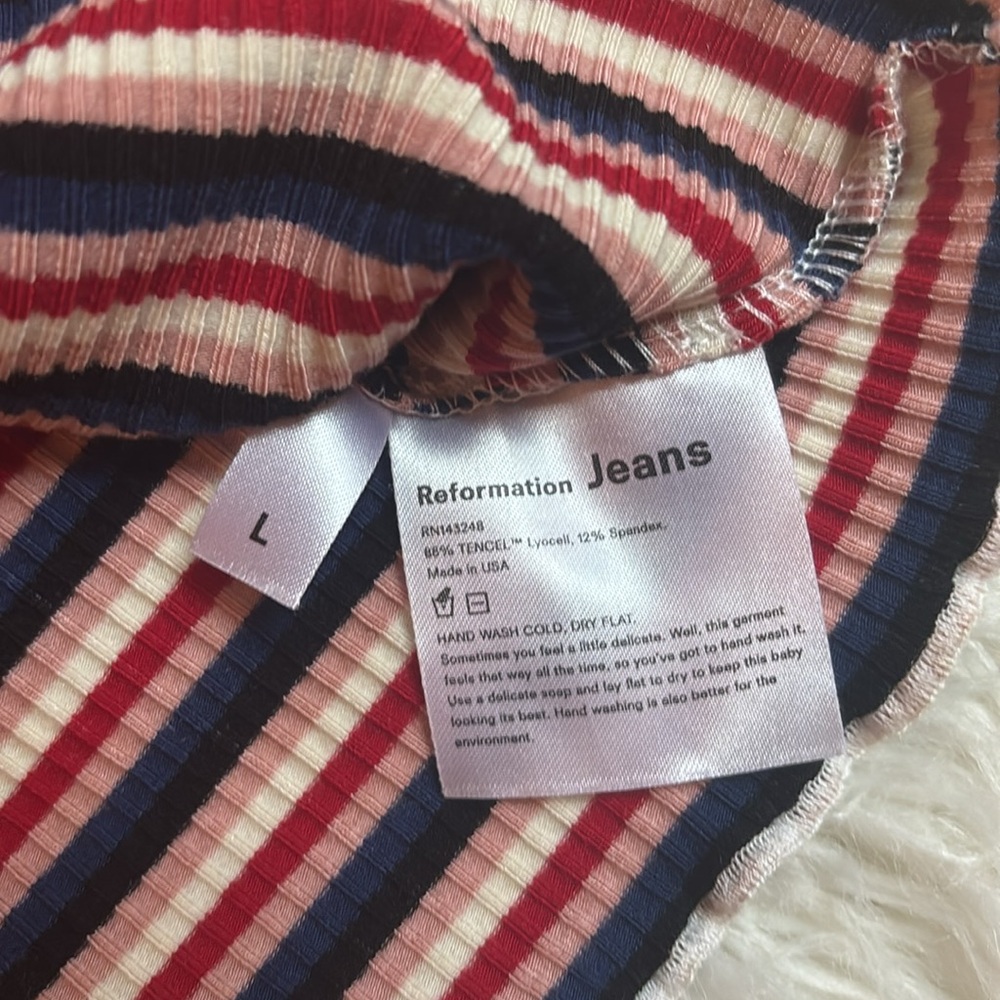 OFF THE SHOULDERS STRIPED REFORMATION TOP - Picture 2 of 3